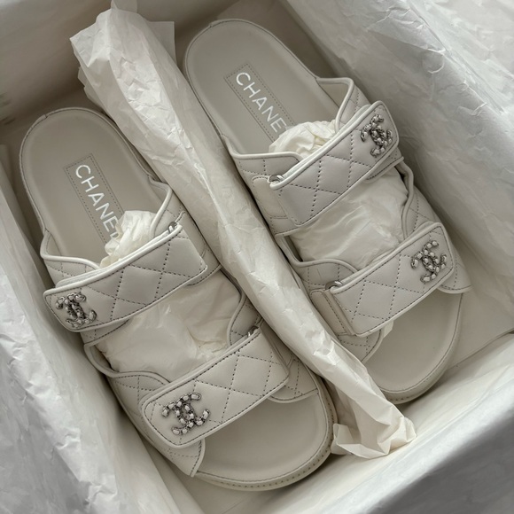 CHANEL 🖤 24P Classic White Leather Slip on Dad Sandals - Size 39 *RARE* - Picture 6 of 13